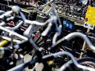 Φωτογραφία για Ανεξέλεγκτο το πρόβλημα των ποδηλάτων στο Άμστερνταμ!