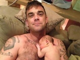 Φωτογραφία για Robbie Williams: Θα αγόραζα ναρκωτικά για την κόρη μου