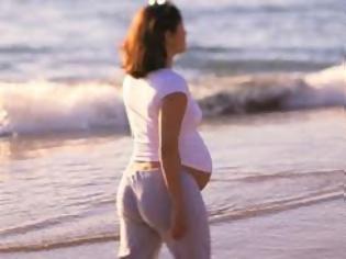 Φωτογραφία για Επιτρέπεται το μπάνιο στη θάλασσα κατά την εγκυμοσύνη;