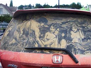 Φωτογραφία για Έργα τέχνης σε σκονισμένα αυτοκίνητα! (Photos)