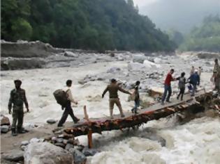 Φωτογραφία για Ινδία-πλημμύρες: Οκτώ νεκροί από την συντριβή ελικοπτέρου του στρατού που μετείχε στις προσπάθειες διάσωσης