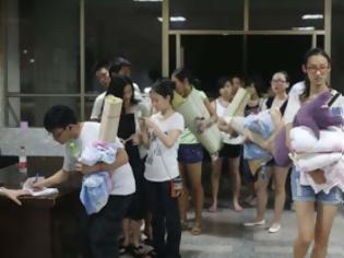 Φωτογραφία για Δείτε πως ξεφεύγουν από τη ζέστη οι φοιτητές στην Κίνα!