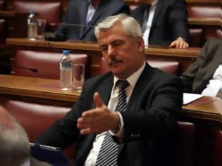 Φωτογραφία για Ταμήλος σε Δήμα: Καλά ρε, ήρθες με τζιν στο συνέδριο;