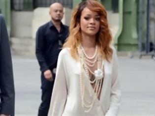 Φωτογραφία για Χωρίς σουτιέν σε επίδειξη μόδας η Rihanna