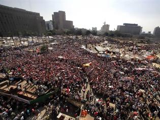 Φωτογραφία για Αίγυπτος: Υπό τον έλεγχο του στρατού το κτίριο της κρατικής τηλεόρασης - εκπνέει το τελεσίγραφο των στρατιωτικών προς τον Μόρσι