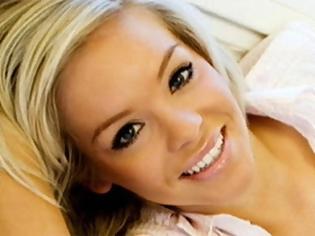 Φωτογραφία για Δείτε πώς είναι σήμερα η παρουσιάστρια που δέχτηκε επίθεση με οξύ