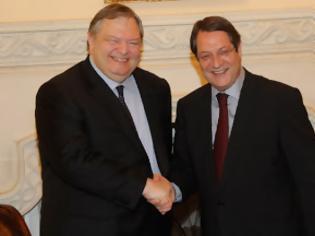 Φωτογραφία για Κύπρος: Ο Ε. Βενιζέλος συναντήθηκε με τον πρόεδρο Αναστασιάδη