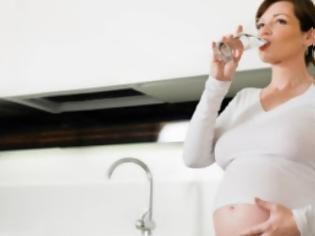 Φωτογραφία για Υγεία: Γιατί είναι πολύτιμο το νερό στην εγκυμοσύνη;