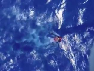 Φωτογραφία για Το βίντεο διάσωσης από το Super Puma που εντόπισε τον αγνοούμενο στη Κύθνο [video]