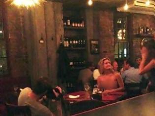 Φωτογραφία για Τόπλες σε εστιατόριο της Νέας Υόρκης!