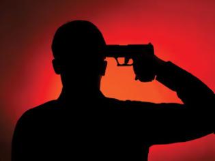 Φωτογραφία για Σοκ στη Φθιώτιδα: Της φώναζε ο γείτονας να μην αυτοκτονήσει αλλά η 35χρονη μητέρα πάτησε τη σκανδάλη