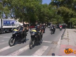Φωτογραφία για ΤΩΡΑ: Συγκέντρωση και πορεία των δημοτικών αστυνομικών - Αποκλεισμένο το δημαρχείο Θεσσαλονίκης (ΦΩΤΟ)