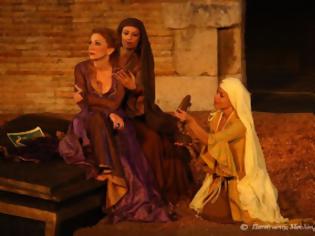 Φωτογραφία για Πάτρα: Δείτε φωτό από την χθεσινή παράσταση της Ελένης με την Πέμυ Ζούνη στο Aρχαίο Ωδείο