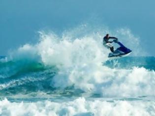 Φωτογραφία για Freestyle Jet Ski: Παλεύοντας με τα κύματα [Video]
