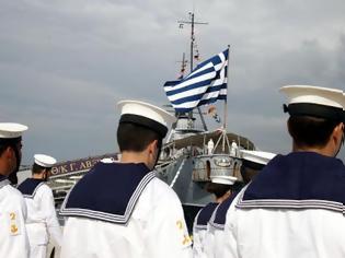 Φωτογραφία για Ναύτες έσωσαν ετοιμοθάνατο στο κέντρο της Αθήνας !