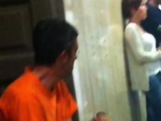 Φωτογραφία για Πάτρα: Στα δικαστήρια το δολοφονικό ζευγάρι - Ο 35χρονος φέρεται να παίρνει πάνω του όλη την ευθύνη