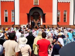 Φωτογραφία για Χιλιάδες για την προσκύνηση του Σταυρού του Αγίου Ανδρέα στη Ρωσία από όλες τις πόλεις - Η αντιπροσωπεία της Μητρόπολης Πατρών με το ιερό κειμήλιο