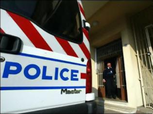 Φωτογραφία για Επεισόδια σε προάστιο του Παρισιού με αφορμή τη σύλληψη ενός άνδρα η σύζυγος του οποίου φορούσε μπούρκα