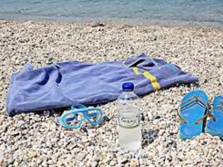 Φωτογραφία για Πηγαίνουν για μπάνιο και φεύγουν χωρίς πετσέτες και σαγιονάρες - Απίστευτες κλοπές σε παραλίες της Κρήτης