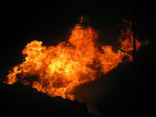 Φωτογραφία για Μεγάλη φωτιά στο Ηράκλειο - Κινδύνευσε εργοστάσιο ξυλείας!