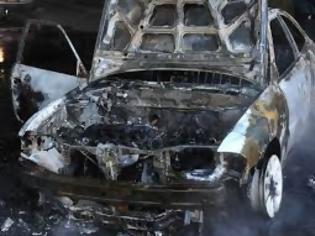 Φωτογραφία για Αυτοκίνητο ανατράπηκε και πήρε φωτιά στον Αλμυρό