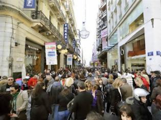 Φωτογραφία για Σε εξέλιξη συγκέντρωση στην πλ. Κοραή κατά της λειτουργίας των καταστημάτων τις Κυριακές