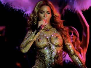 Φωτογραφία για Ανεμιστήρας… «ρούφηξε» την Beyonce την ώρα της συναυλίας της - Δείτε το video