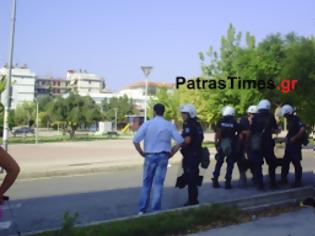 Φωτογραφία για Πάτρα: Ολοκληρώθηκε η επιμνημόσυνη δέηση για τους Κύπριους πεσόντες από την Χρυσή Αυγή - Ένταση με αντιεξουσιαστές πριν τη δέηση