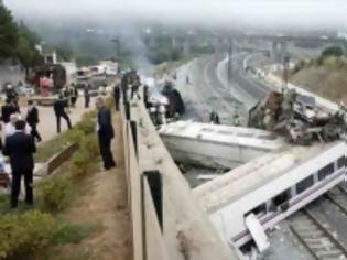 Φωτογραφία για Δραματικά αυξάνονται οι νεκροί από τον εκτροχιασμό τρένου στην Ισπανία