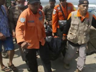 Φωτογραφία για Ινδονησία: Εννέα άνθρωποι πνίγηκαν και 189 διασώθηκαν μετά τη βύθιση αλιευτικού