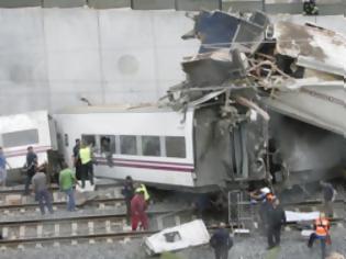 Φωτογραφία για Bίντεο-σοκ: Έτσι εκτροχιάστηκε το τρένο και σκοτώθηκαν 78 Ισπανοί