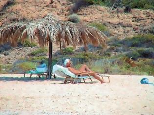 Φωτογραφία για ΔΕΝ ΥΠΑΡΧΕΙ!!! Ο Τζόρτζιο Αρμάνι πήγε στην παραλία του ΜΗΤΣΟΤΑΚΗ στην Κρήτη και ΔΕΙΤΕ τι έπαθε!