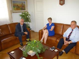 Φωτογραφία για Πάτρα: Η Πρέσβης της Αυστρίας μαζί με τον Πρόξενο στo Δημαρχείο