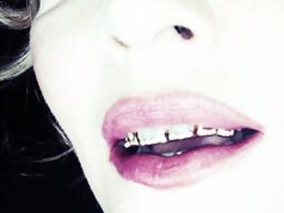 Φωτογραφία για Τα διαμαντένια δόντια της Μαντόνα στο Instagram