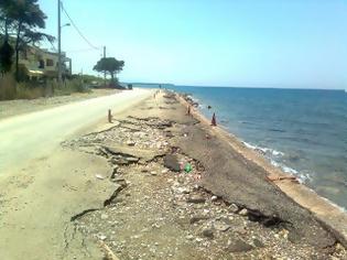 Φωτογραφία για Αχαΐα: Η θάλασσα τρώει παραλίες και δρόμους - Το 46% των ακτών έχει διαβρωθεί - Δείτε φωτο