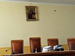 Φωτογραφία για Ποινές φυλάκισης 10 ετών σε τέσσερις «ιερόσυλους»