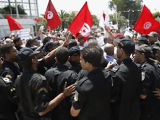 Φωτογραφία για Δακρυγόνα κατά των διαδηλωτών στην Τυνησία