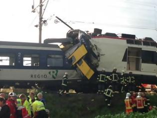 Φωτογραφία για ΣΥΜΒΑΙΝΕΙ ΤΩΡΑ: Μετωπική σύγκρουση τρένων στην Ελβετία με 44 τραυματίες