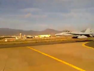 Φωτογραφία για F 18 οργώνει τον διάδορομο - Πιο χαμηλά δεν γίνεται! Δείτε το εντυπωσιακό βίντεο!