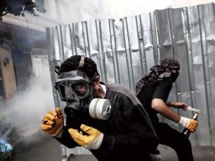 Φωτογραφία για Βία και δακρυγόνα στην Πλατεία Ταξίμ