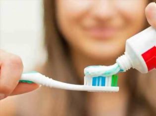 Φωτογραφία για Υγεία: Από άνοια και Αλτσχάιμερ κινδυνεύουν όσοι δεν βουρτσίζουν τα δόντια τους