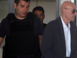 Φωτογραφία για Μισό δις μίζες το μήνα μόνο απο μια υπογραφή και απο εναν περιφερειακό ταμία του συστήματος Ακη!