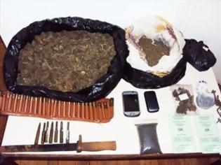 Φωτογραφία για Αστυνομικοί μάζεψαν ένα κιλό αρωματικό χόρτο ύστερα από έρευνες - Δύο συλλήψεις