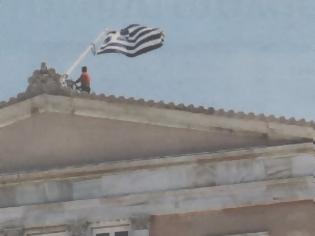 Φωτογραφία για Το ατύχημα με την ελληνική σημαία