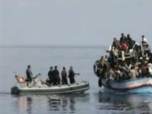 Φωτογραφία για Τρεις γυναίκες έχασαν τη ζωή τους σε πλοιάριο λαθρομεταναστών στην νότια Ιταλία