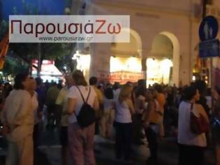 Φωτογραφία για Αυτοκίνητα πέφτουν πάνω στους εκπαιδευτικούς (βίντεο)