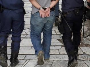 Φωτογραφία για Σύλληψη διακινητή που μετέφερε 19 μη νόμιμους μετανάστες