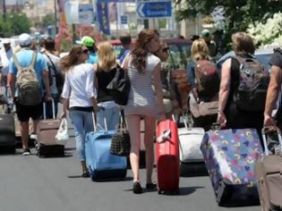 Φωτογραφία για Οι Ρώσοι κατακλύζουν την Ελλάδα: 11.150 θωρήσεις για βίζα μέσα σε μία μέρα τον Ιούλιο!