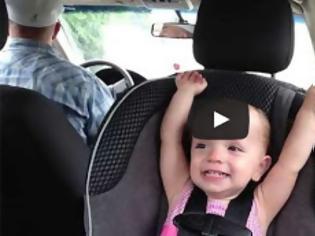 Φωτογραφία για Μωρό 20 μηνών τραγουδάει Έλβις στο αυτοκίνητο [Video]