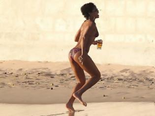 Φωτογραφία για Rihanna: Μπύρα & beach soccer στα Barbados